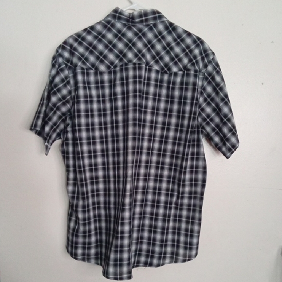Wrangler Men's Plaid Button-Down Shirt - Picture 2 of 6